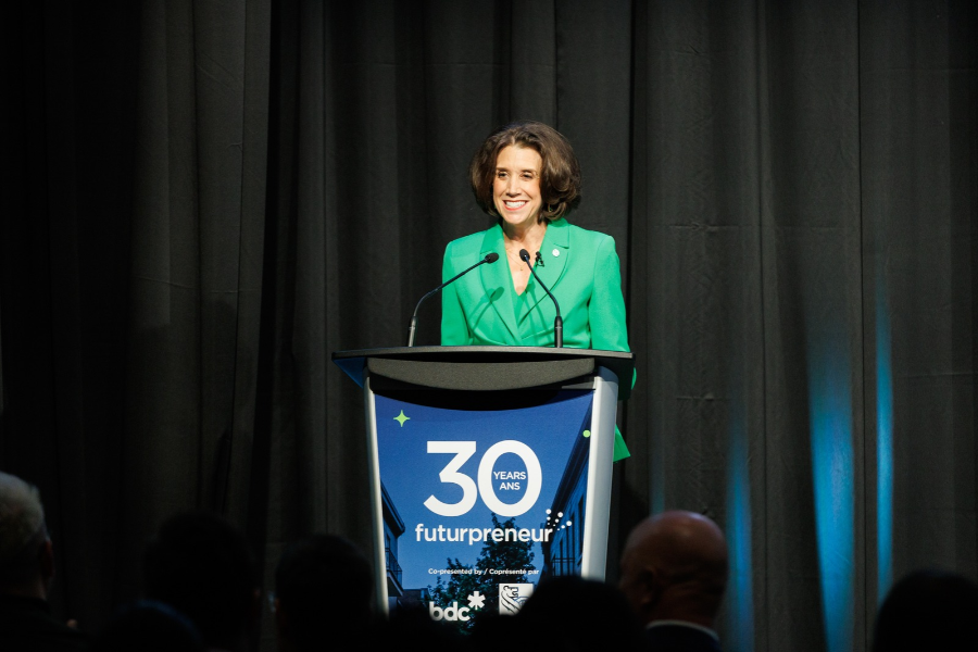 Karen Greve Young, cheffe de la direction de Futurpreneur, lors des Prix du 30e anniversaire de Futurpreneur.